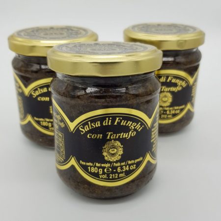 Paddenstoelensaus met truffel uit Acqualgna Italië