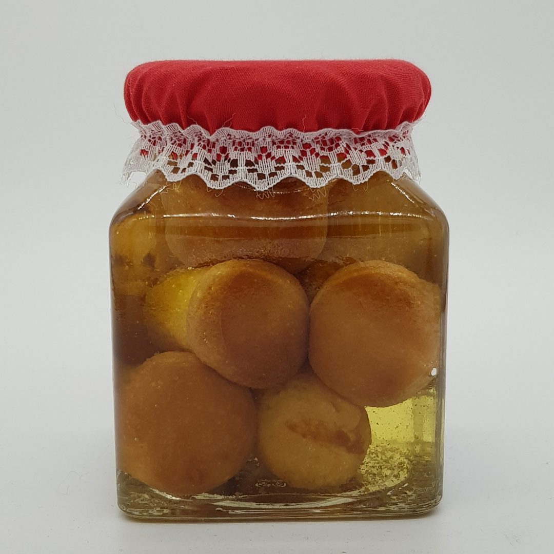 Baba-rum-het-zuid-Italiaanse-retro-dessert Baba rum het zuid Italiaanse retro dessert