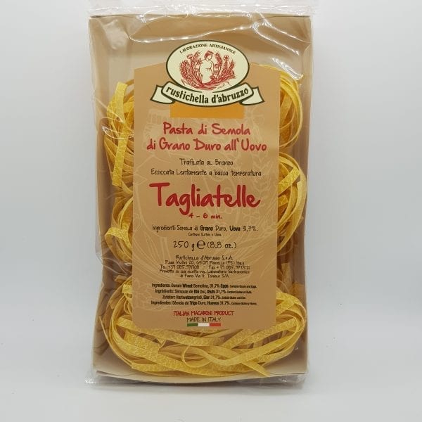 Rustieke tagliatelle pasta uit Abruzzo Italië