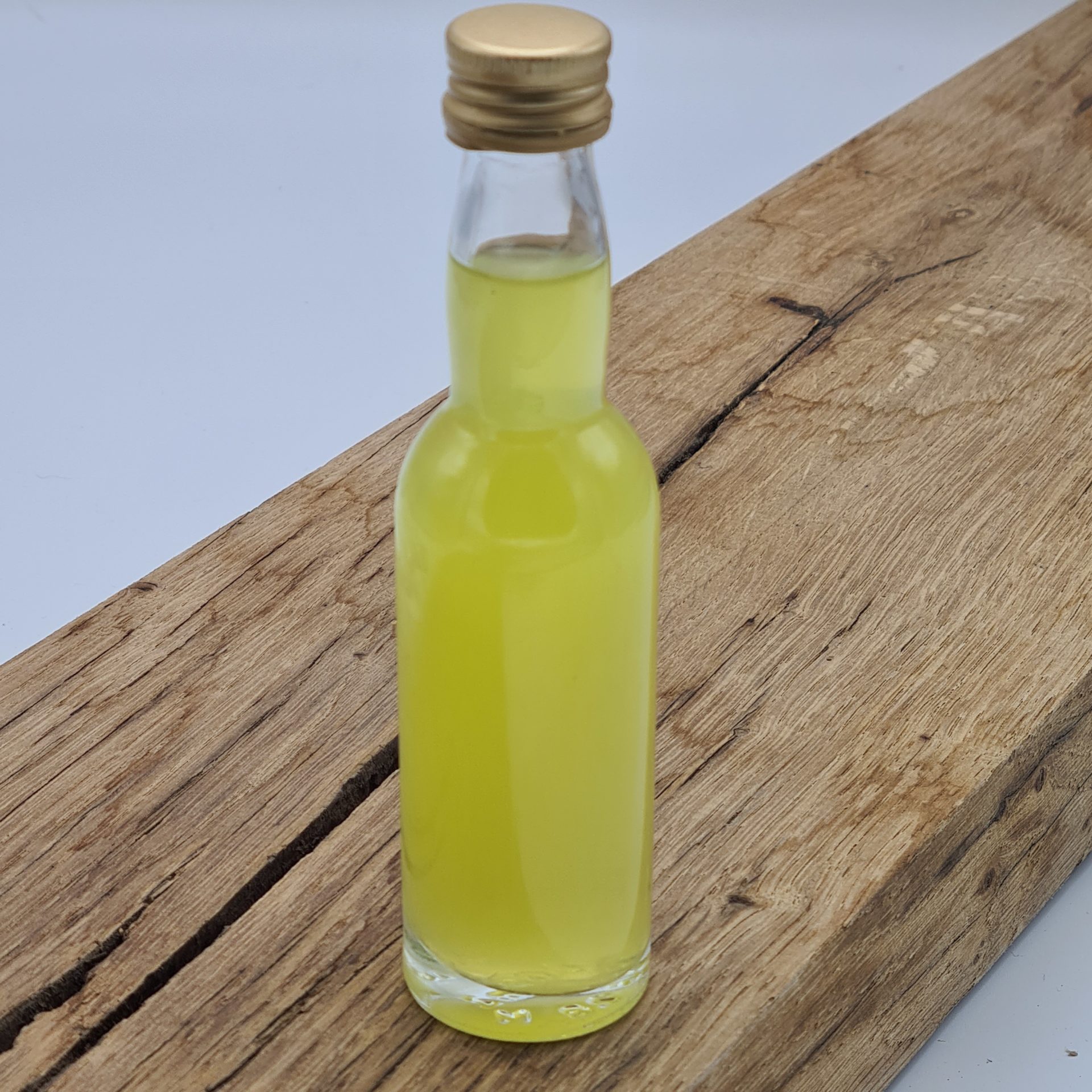 Limoncello-mini-flesje-met-eigen-etiket Limoncello mini flesje met eigen etiket