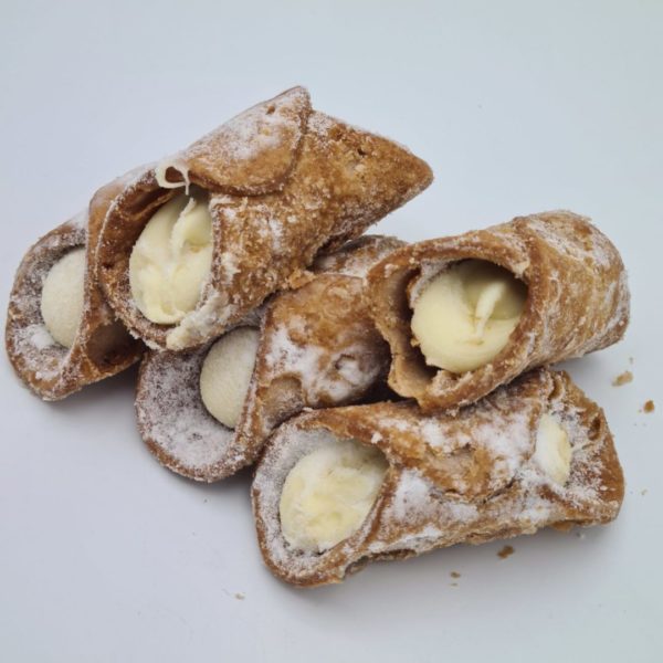 cannoli met witte chocolade creme