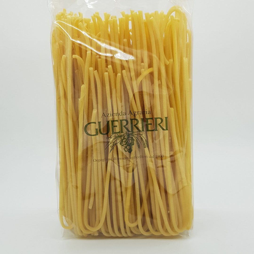 Bucatini-trafilato-in-bronze-traditionele-pasta-uit-Le-Marche-Italië Bucatini trafilato in bronze traditionele pasta uit Le Marche Italië