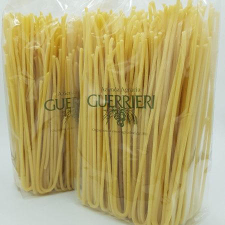 Bucatini trafilato in bronze traditionele pasta uit Le Marche