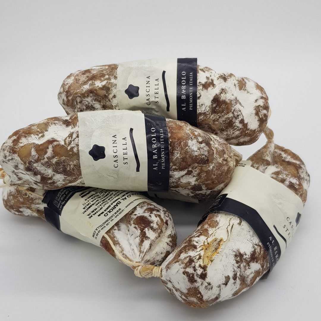 Salami-met-Barolo-uit-Piemonte-zeer-fijne-smaak Salami met Barolo uit Piemonte zeer fijne smaak