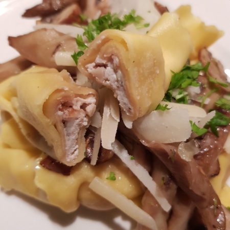 verse gevulde pasta met gorgonzola en walnoten