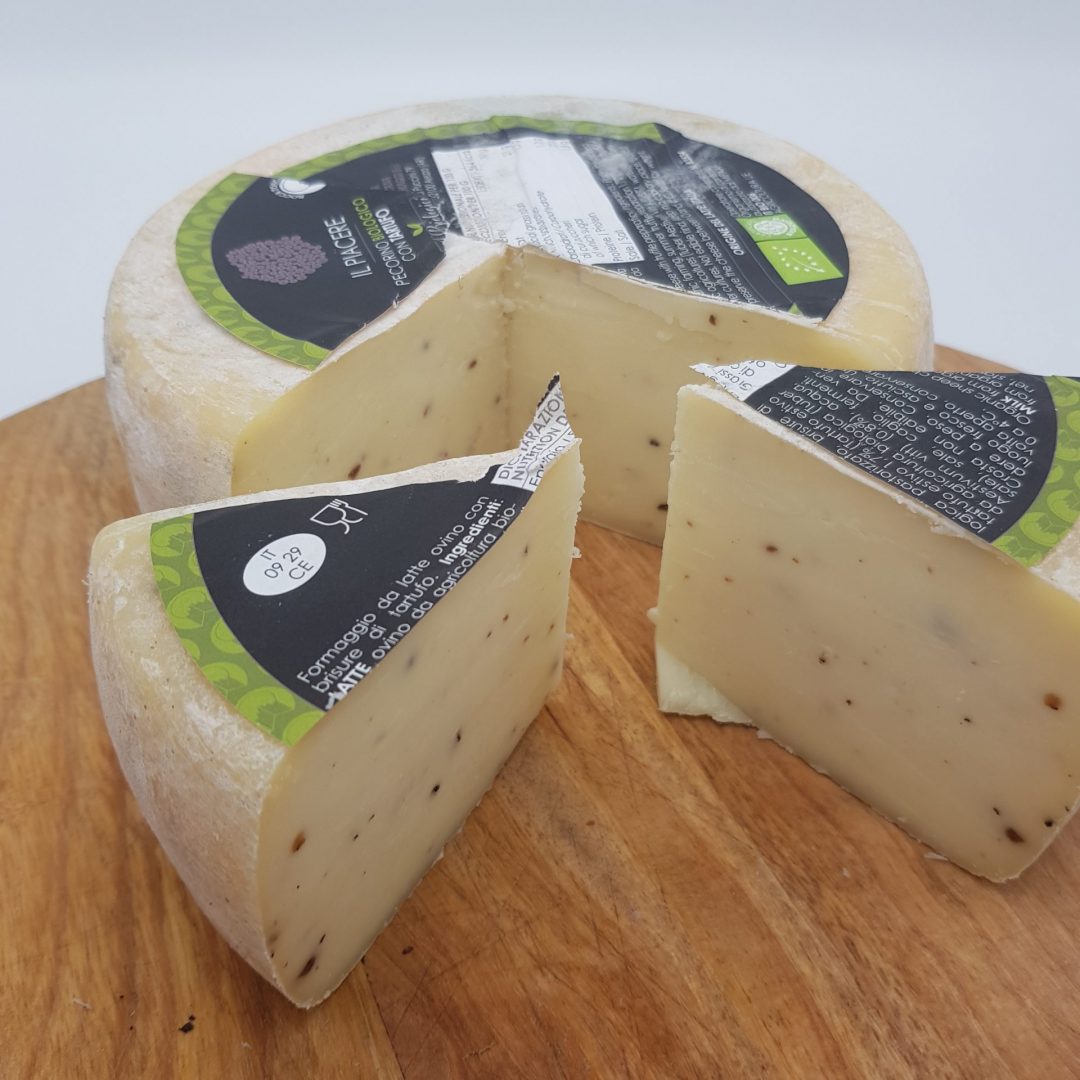 Truffelkaas-biologische-percorino-uit-toscane-1 Truffelkaas biologische percorino uit toscane 1