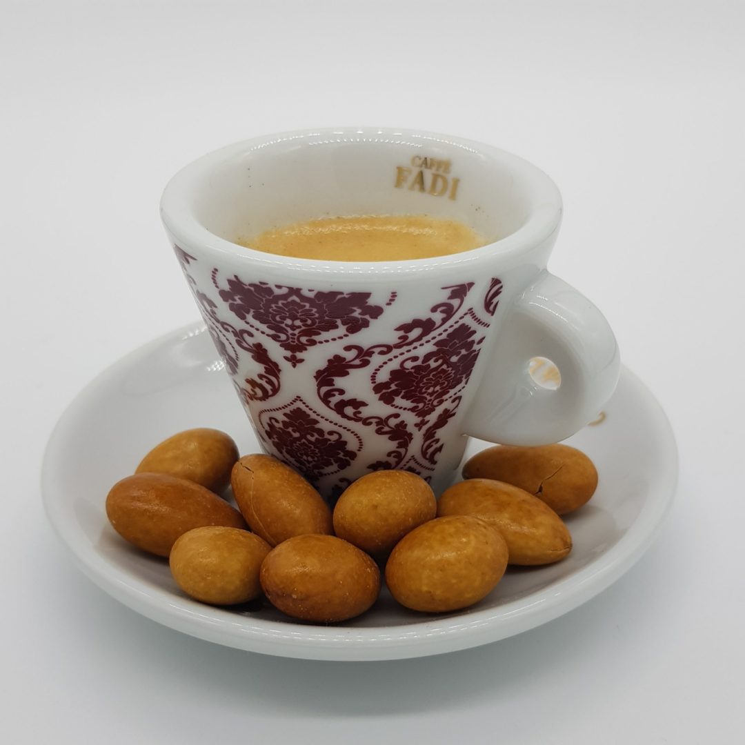 Italiaanse amandelsnoepjes met chocolade confetti al Tiramisu 3 Italiaanse amandelsnoepjes met chocolade confetti al Tiramisu 3
