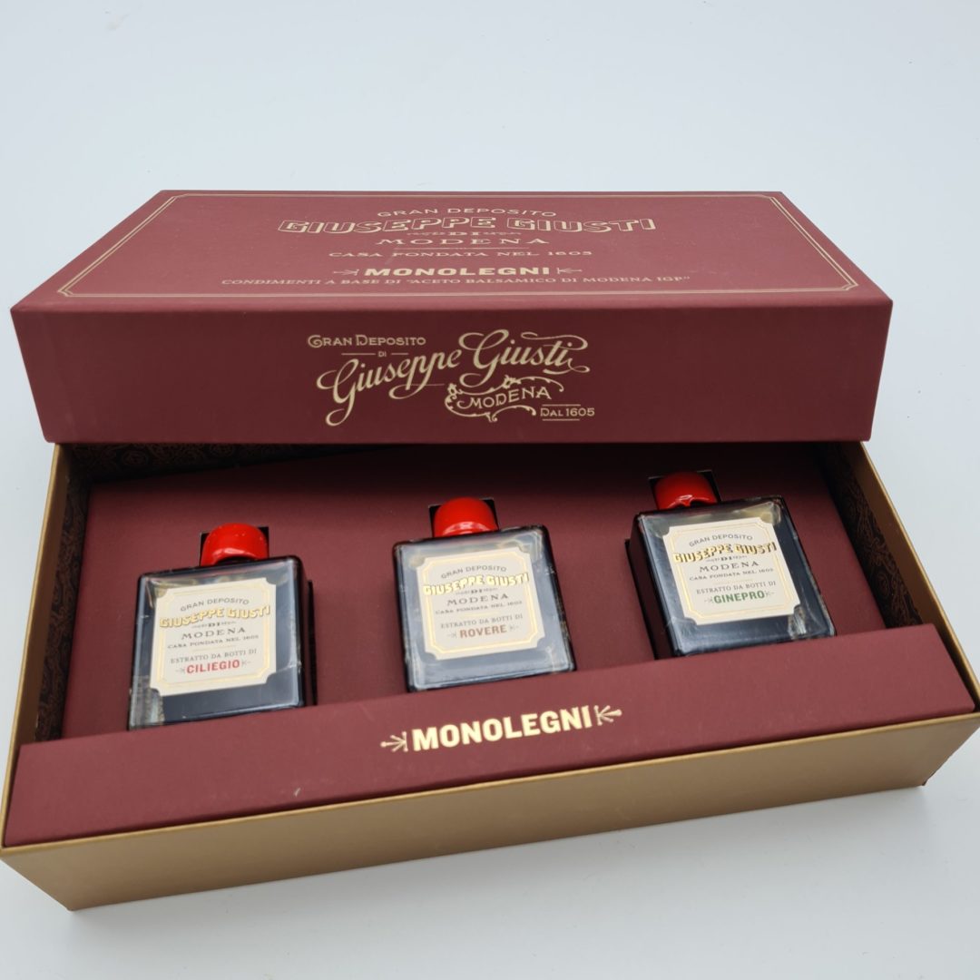 Balsamico-monolegni-pakket-van-giuseppe-giusti-top-cadeau-pakket-1 Balsamico monolegni pakket van giuseppe giusti top cadeau pakket 1
