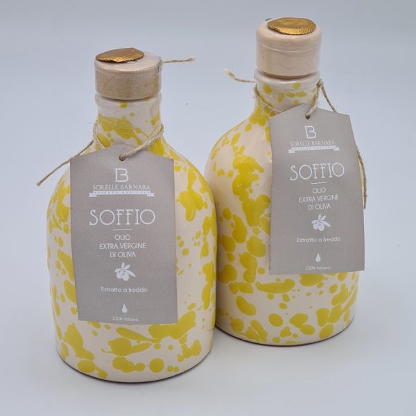extra vergine olijfolie in keramiek fles een top cadeau uit Puglia 2les een top cadeau uit Puglia